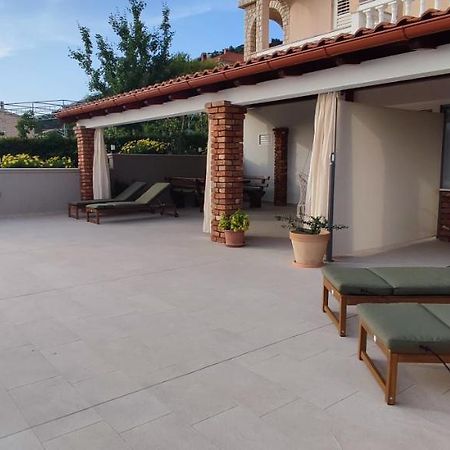 Apartments Tinjarosa Mundanije Экстерьер фото