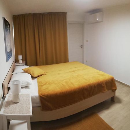 Apartments Tinjarosa Mundanije Экстерьер фото