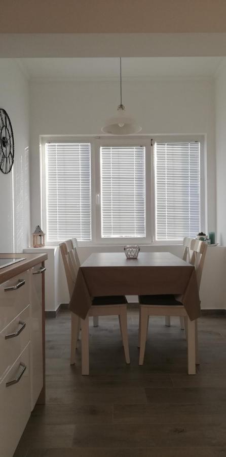 Apartments Tinjarosa Mundanije Экстерьер фото