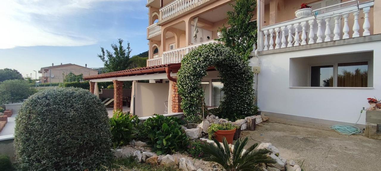 Apartments Tinjarosa Mundanije Экстерьер фото
